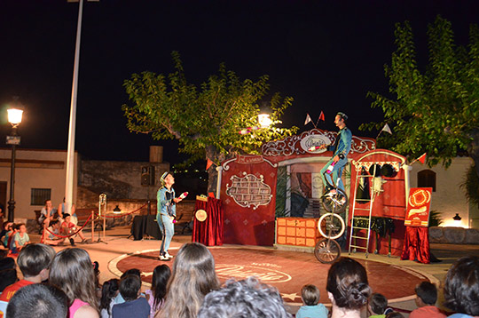Malabares, magia y diversión se instalan este verano en la plaza de la Iglesia de Oropesa del Mar