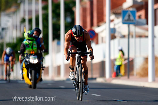 Miguel Fuentes se proclama campeón del Triatlón Sprint de Oropesa