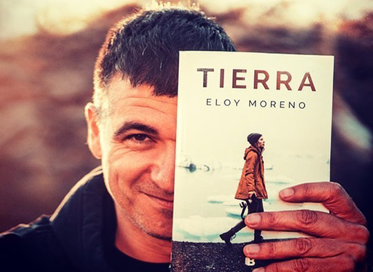 El escritor Eloy Moreno visita este viernes Oropesa en su irrepetible gira de ‘Tierra’