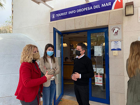 Virginia Martí visita la Tourist Info de Oropesa Virginia Martí visita la Tourist Info de Oropesa
