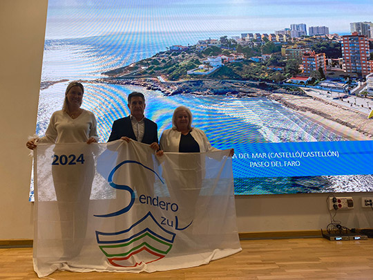 Oropesa del Mar es galardonada con la bandera de “Los Senderos Azules” por su Paseo del Faro