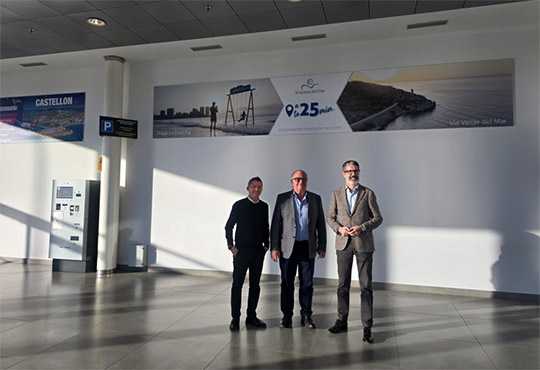Oropesa del Mar refuerza su estrategia turística con una acción promocional destacada en el Aeropuerto de Castellón