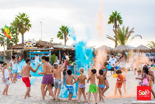 El chiringuito Solé Rototom Beach despide el verano con tres fiestas especiales en la playa del Gurugú