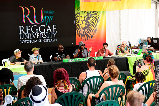 Charlas ‘cara a cara’ entre público y artistas: Reggae  University, el templo de la cultura jamaicana del festival Roto-tom Sunsplash, lo hace posible