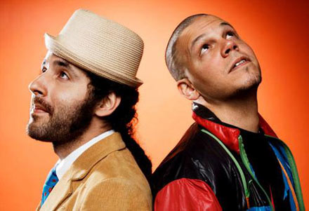 Cartel Latino con Calle 13 y Cultura Profética al frente