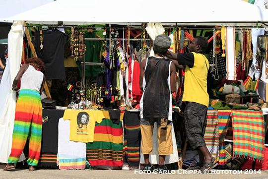 Más stands en el Mercadillo del Rototom Sunsplash 