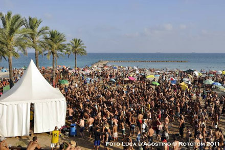 Conciertos y actividades gratuitas en el pueblo y en la playa durante el rototom