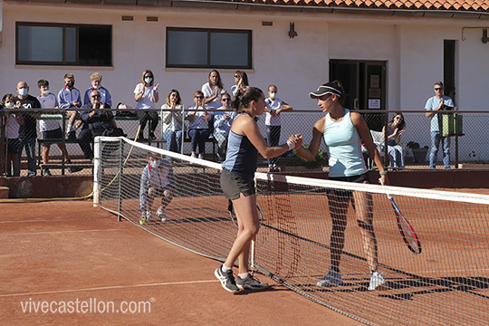 Celia Cerviño, campeona del torneo internacional femenino en el C.T.Castellón