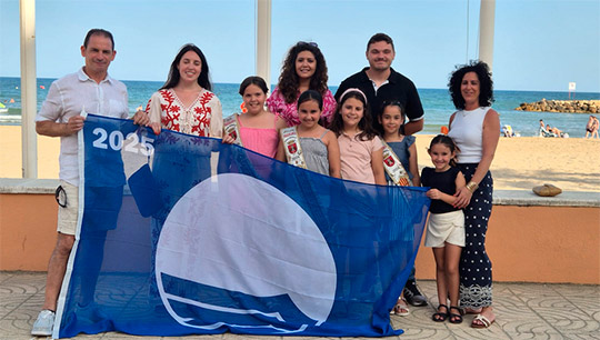 Torreblanca iza las Banderas Azules en sus playas tras batir récords de excelencia ambiental