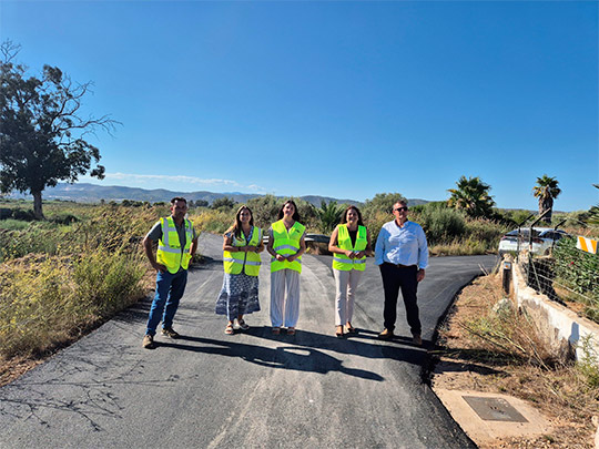 Torreblanca mejora cinco caminos rurales con trabajos de asfaltado dentro de las mejoras constantes