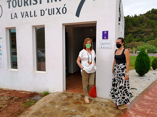 El Ayuntamiento de la Vall d’Uixó instala un Punto Violeta en la Tourist Info