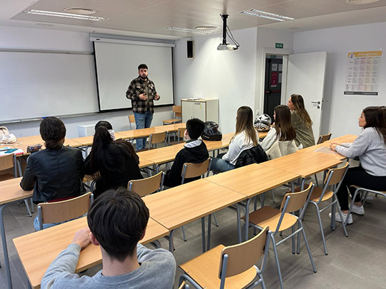 El Ayuntamiento de la Vall d’Uixó inicia un programa para ofrecer oportunidades a jóvenes que ni estudian ni trabajan 