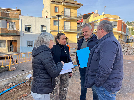 El Ayuntamiento de la Vall d’Uixó transforma la calle Balmes en una nueva plaza peatonal con juegos de agua 