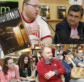 Presentación de la antología “La ciudad vestida de negro”