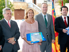 Entrega de las banderas azules al Ayuntamiento de Castellón