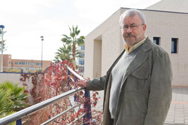 Vicent Salvador, catedrático de la UJI, gana el Premio de la Crítica de los Escritores Valencianos al mejor ensayo