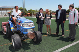 Mantenimiento de los campos de fútbol de diferentes instalaciones deportivas municipales