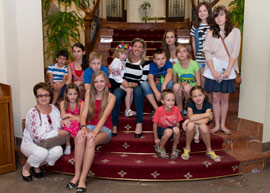 Recepción a los niños de Ucrania del programa solidario de la asociación Aniuk-cas