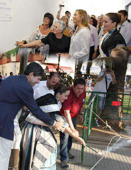Gran actividad de fiesta en el Grao en la víspera de Sant Pere