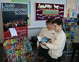 Book Fair, feria del libro,  en el colegio Lledó