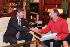 Convenio de colaboración entre el Ayuntamiento de Castellón y la asociación 'Amics de l' Òpera de Castelló'