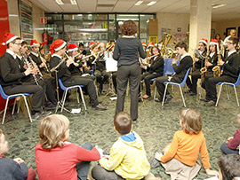 La Associació Musical Castalia ameniza la estancia de los ingresados en General de Castelló