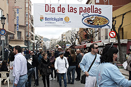Ecovidrio y el Ayuntamiento de Benicàssim refuerzan el reciclado de envases de vidrio el “Día de las Paellas”