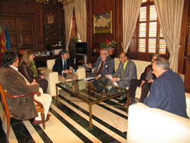 Visita de cortesía de la Junta Directiva de la Asociación Gitana de Castellón al Alcalde