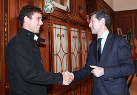 Roberto Bautista visita al alcalde de Castellón en el ayuntamiento