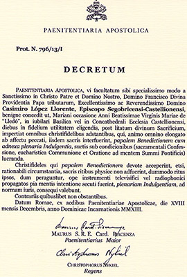 El papa Francisco imparte la bendición papal, en la apertura del Año Mariano del Lledó