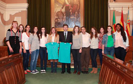 El equipo senior femenino de voleibol recibido en el Ayuntamiento por su ascenso a SUPERLIGA-2