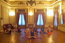 Jornada Solidaria de Yoga y Meditación en el Casino Antiguo de Castellón