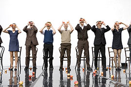 La compañía Gandini Juggling presenta el 1 de mayo “Smashed” en el Teatre Municipal de Benicàssim