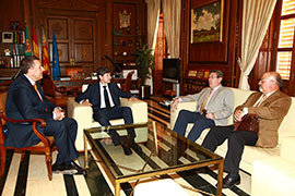 Bernardo Adam visita el Ayuntamiento de Castellón