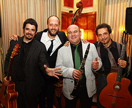 Actuación de Chema Peñalver con Aguardiente Swing en Castellón