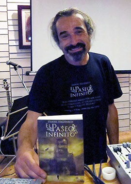 Presentación de la novela El Paseo Infinito de Daniel Higiénico en Divina Comedia