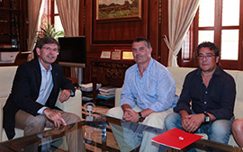Visita del presidente del Mercado Central al Alcalde de Castellón, Alfonso Bataller