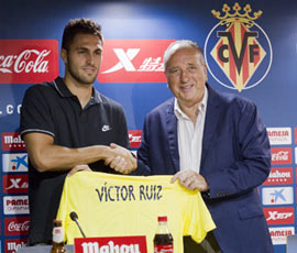 Víctor Ruiz presentado como nuevo jugador del Villarreal CF, cedido del Valencia CF