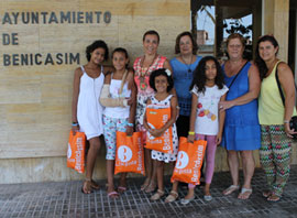 Benicàssim recibe a seis niños saharauis acogidos por la Asociación SMARA y familias de la localidad