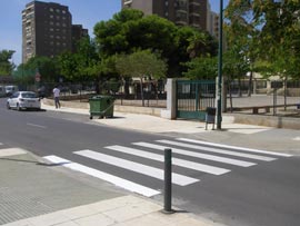 El Ayuntamiento adecua los pasos de peatones cercanos a los centros escolares para mejorar la seguridad vial