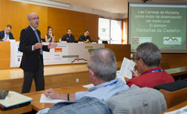 El diputado de Deportes, Luis Martínez, expone en la UJI el modelo provincial de dinamización a través de Montañas de Castellón