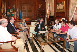 Los representantes vecinales entregan al Alcalde de Castellón sus 21 propuestas para los presupuestos participativos 2015