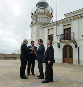 La Diputación iniciará la rehabilitación del faro de Peñíscola para su uso turístico al recibir ya la cesión de uso de la Autoridad Portuaria