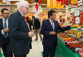 Moliner cierra un acuerdo para que los cinco principales grandes comercios vendan los productos de Castelló Ruta de Sabor