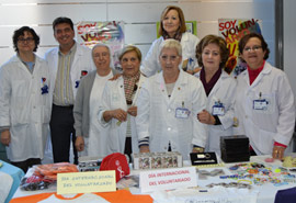 Dos mesas de información del voluntariado Nuestra Señora de la Consolación del Hospital Provincial de Castellón