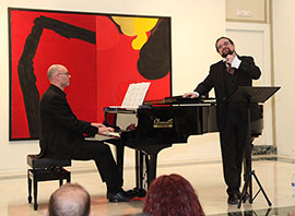 La Sala San Miguel de la Fundación Caja Castellón  se llena en el concierto de canciones para voz y piano