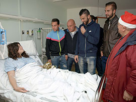 El CD Castellón y el atleta Pablo Torrijos visitan la planta de Pediatría del General