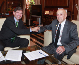 El Ayuntamiento firma un convenio con la Fundació Huguet