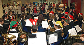 La Associació Musical Castalia ameniza la estancia de los ingresados en General