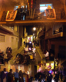 Los Reyes Magos reparten regalos e ilusión en La Llosa